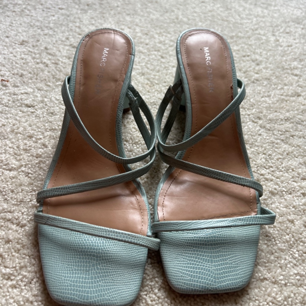 Heels - Picture 3 of 3